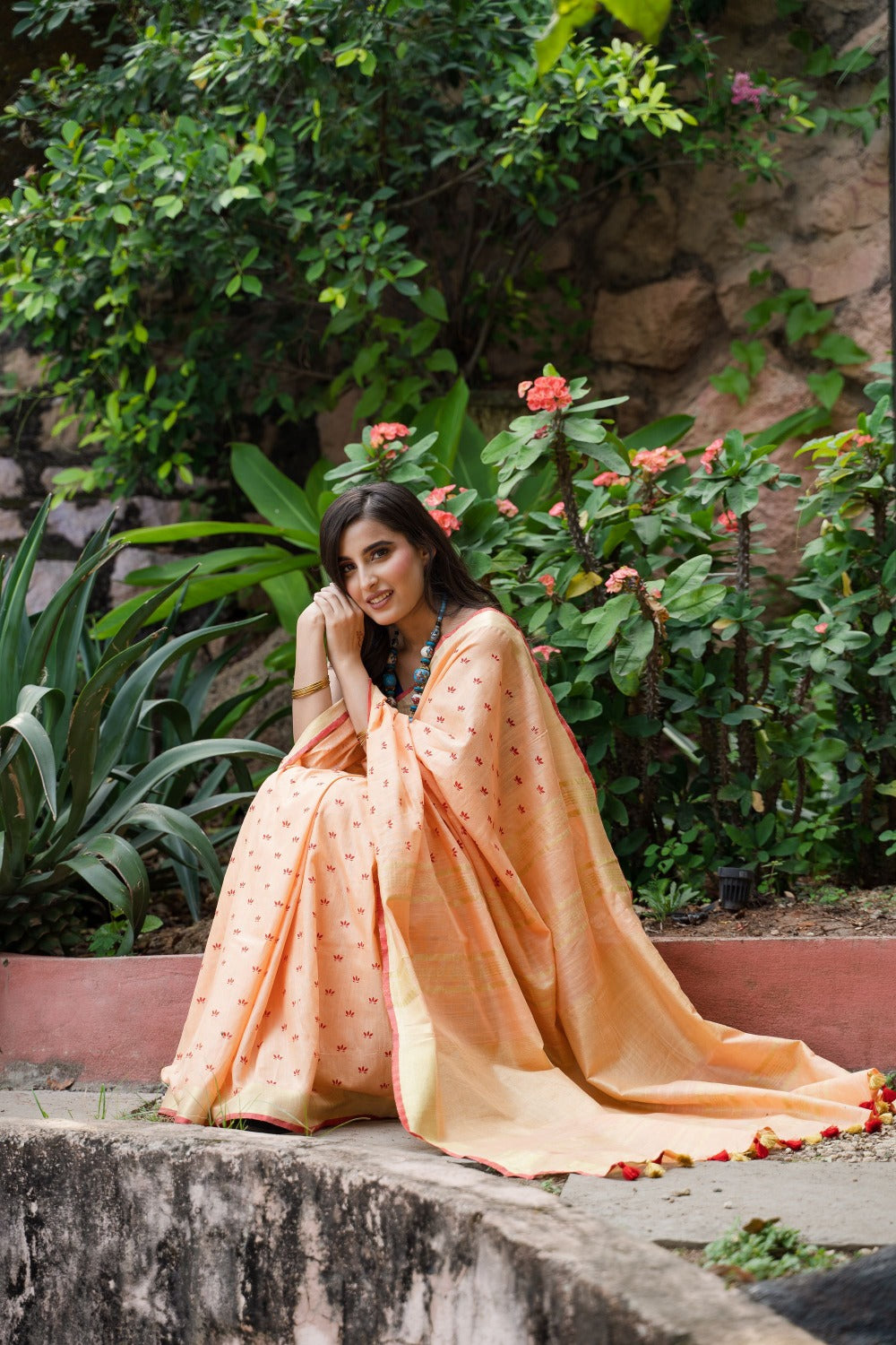 Banarasi Multi Shaded Cotton Silk Saree with Buti Weaving-Pink & Red –  Banarasikargha