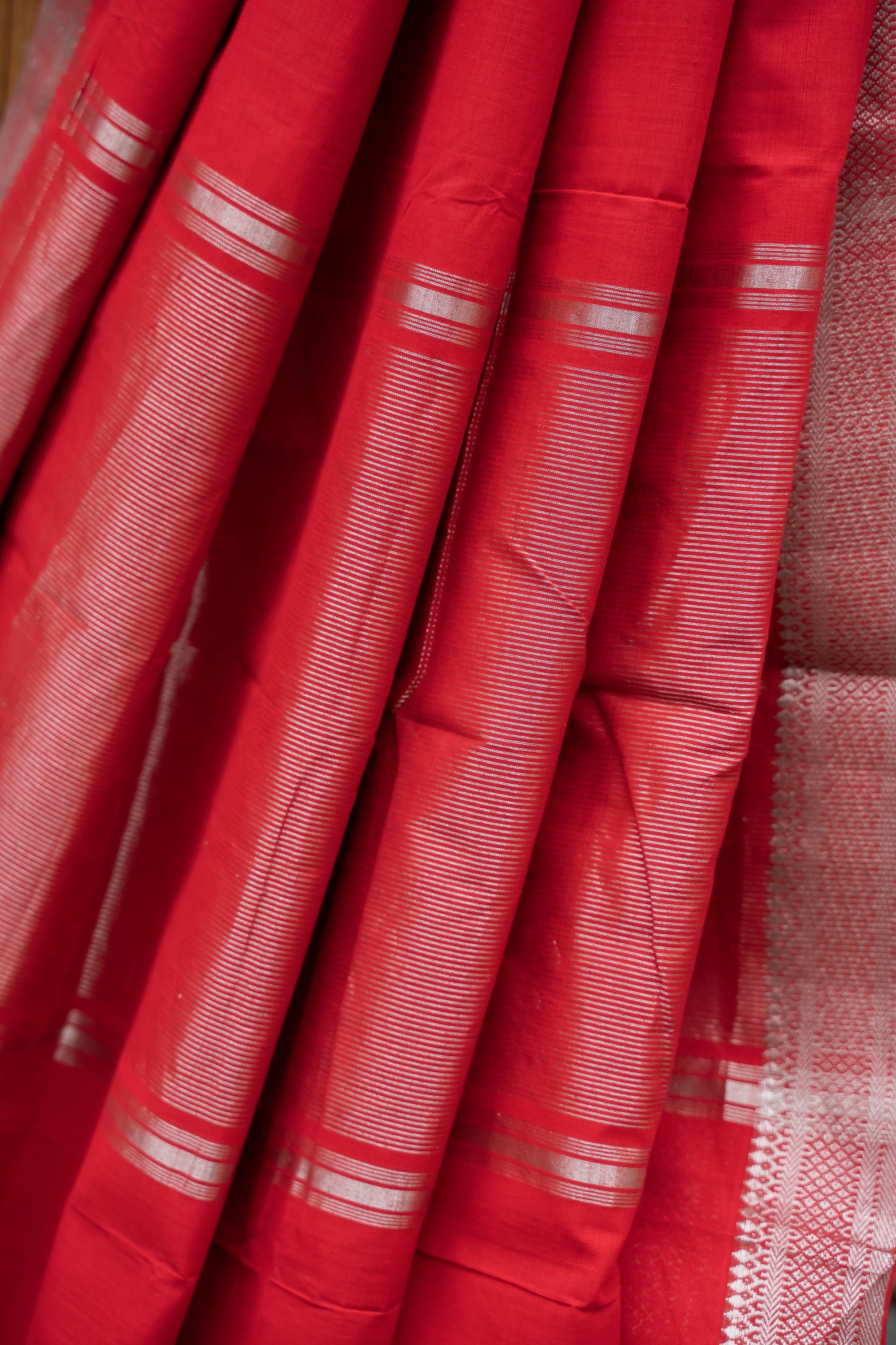 Mangalagiri Cotton Silver Nizam Border Saree - Red